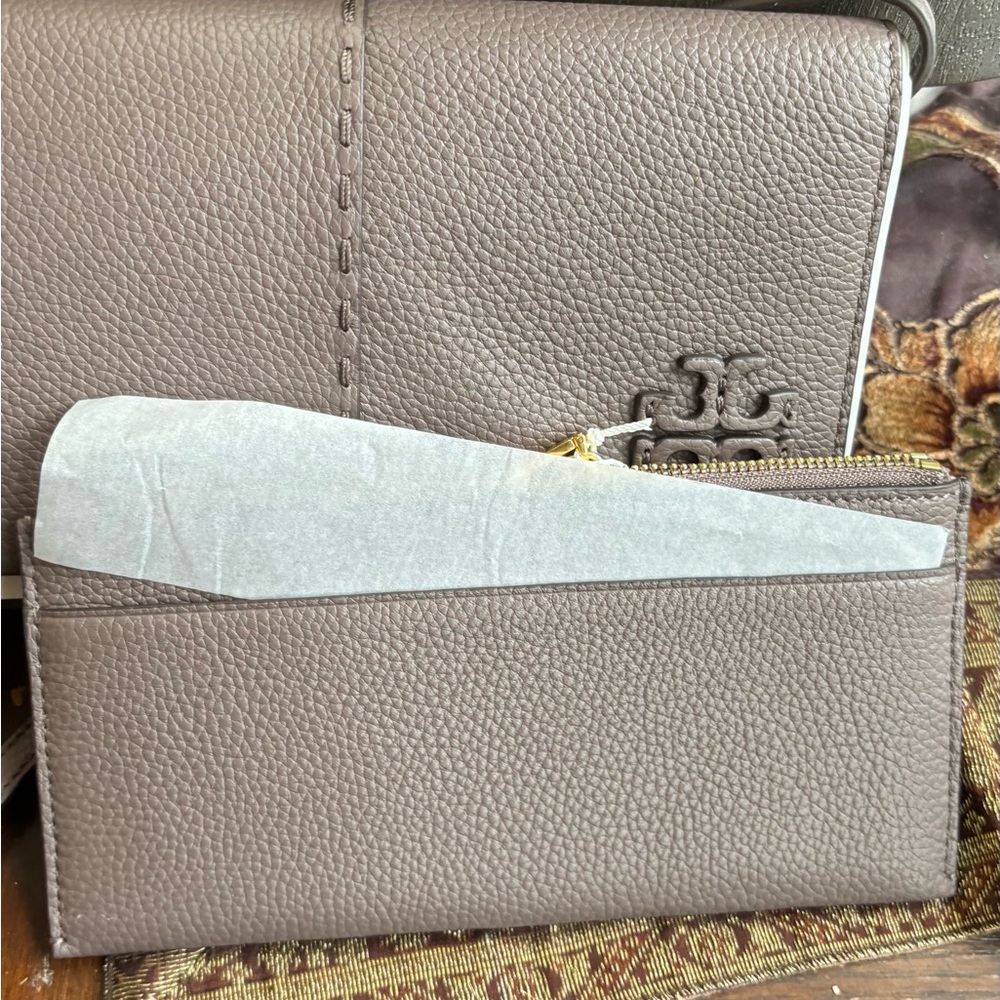 Authentic TORY BURCH Gray Leather Magnetic flap logo Crossbody Bag/lg card case - Picture 8 of 14